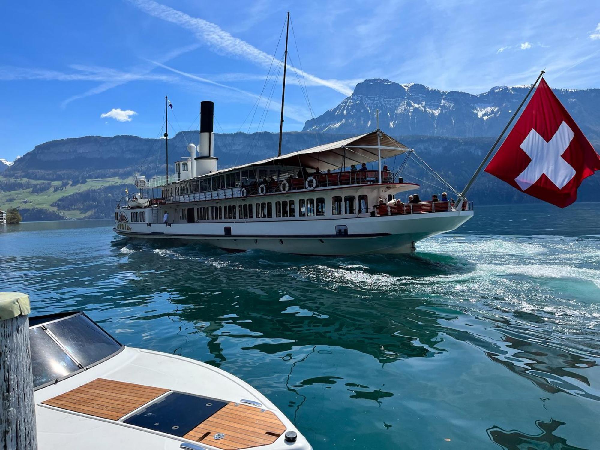 Seehotel Riviera At Lake Lucerne Gersau Bagian luar foto