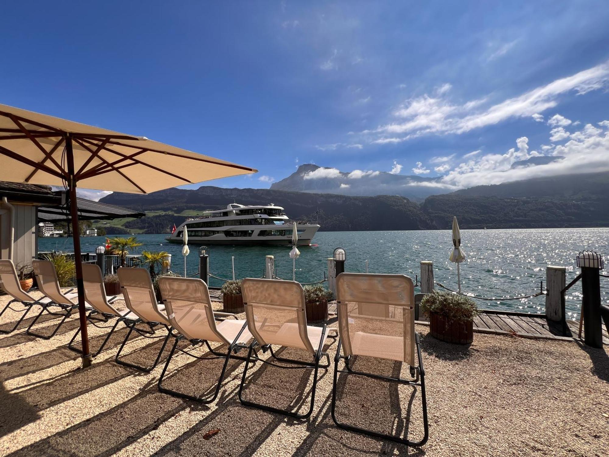 Seehotel Riviera At Lake Lucerne Gersau Bagian luar foto