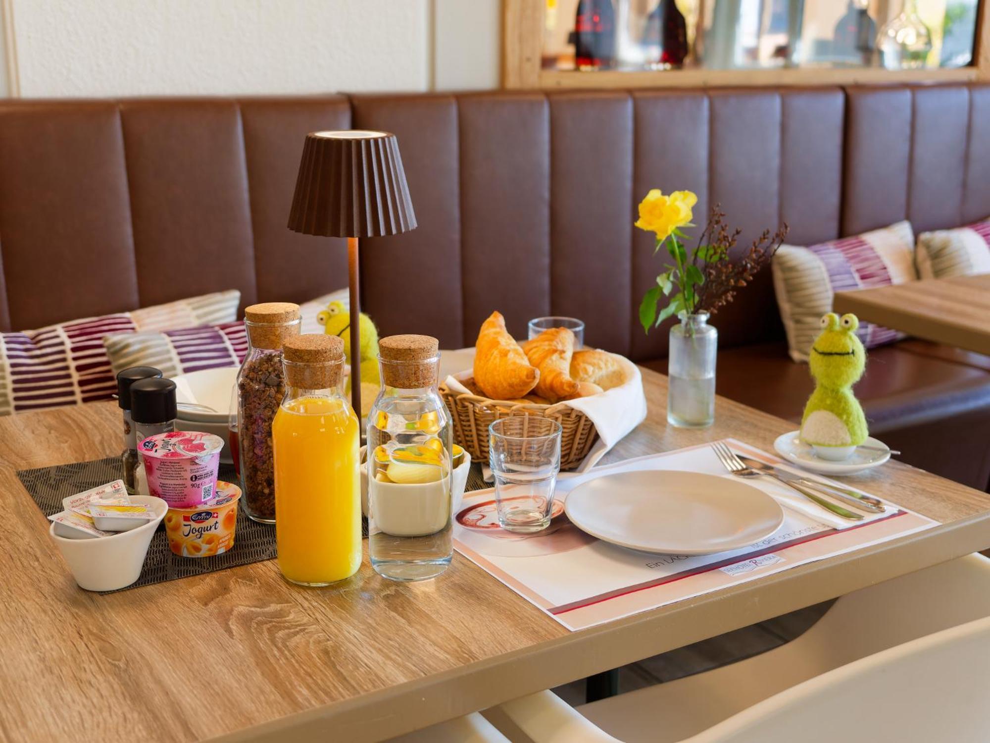 Seehotel Riviera At Lake Lucerne Gersau Bagian luar foto